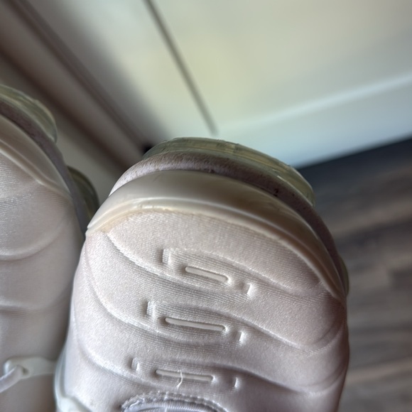 White Nike Air Vapormax Plus - Picture 11 of 11